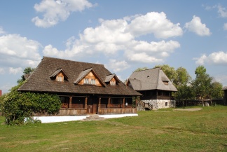 Satul Hoteni